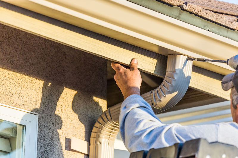 hanging aluminum gutters